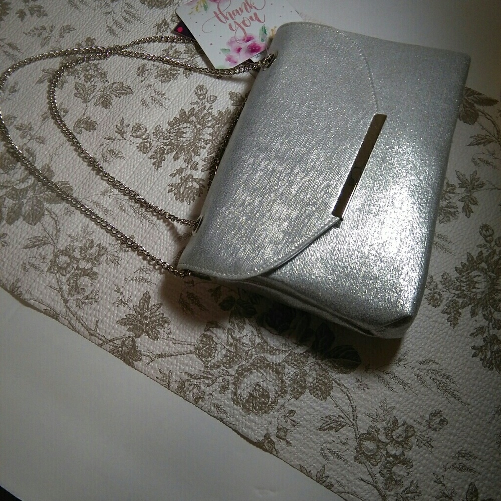 Silver clutch 👜🛍👜 - Picture 8 of 8